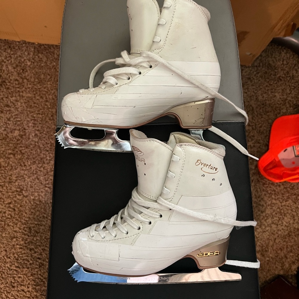 Girls Edea overture skates 220